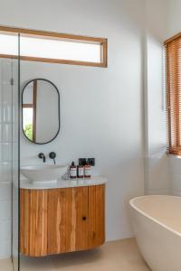 Villa Phan - Tranquil Stylish 2-Bedroom Villa in Pererenan