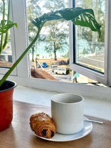 3 Bedroom Beachside apartment - 30 Secs from beach