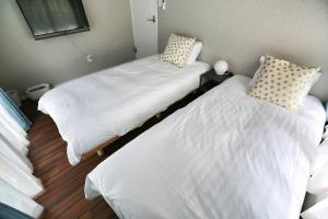 QU102 Edogawa Japanese Style Apartment 102 has direct access to Akihabara and Shinjuku, with convenient transportation and free WiFi