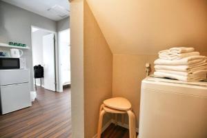 Edogawa Japanese Style Apartment 102 has direct access to Akihabara and Shinjuku, with convenient transportation and free WiFi