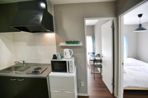 Edogawa Japanese Style Apartment 102 has direct access to Akihabara and Shinjuku, with convenient transportation and free WiFi