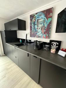 Amsterdam-Houseboat-Amstel