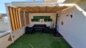 Benalbeach. Espectacular terraza, vistas al mar.