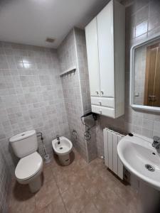 Apartamento en Sabiñánigo para grupos con amplia y soleada terraza