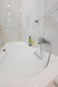 King Room with Spa Bath
