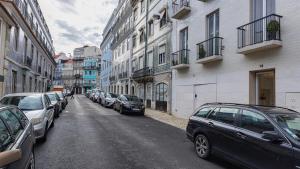 Deluxe 1 BDR Apartment W Pool View by LovelyStay