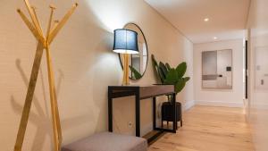 Deluxe 1 BDR Apartment with Pool by LovelyStay