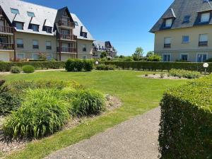 Appartements Le Jardin de Blonville - A 10 min a pied de la plage - tennis & equitation a cote : photos des chambres