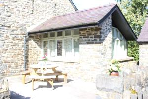 Granary Cottage with hot tub on organic farmland