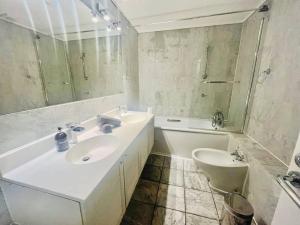 2 Bedroom flat in diplomatic enclave in Kensington