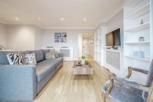 Stunning Flat on Kings Road, Chelsea with Balcony