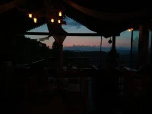 The Himalayan Heights Satya's kasardevi - Jageshwar