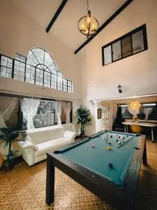 Spacious 6BR Family Villa in Tagaytay near Skyranch - Laurel