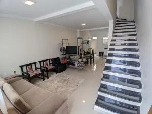 Sobrado aconchegante 2 suítes, 2 vagas garagem, 3 banheiros - 梅亚法普拉亚