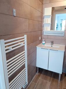Appartements 2 pieces climatise avec balcon dans le vieil Antibes, residence avec ascenseur : photos des chambres