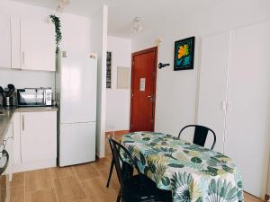 2 pièces climatisé avec balcon dans le vieil Antibes, résidence avec ascenseur