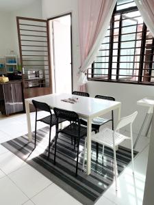 Cosy House For Family Or Group In Bukit Beruang Melaka