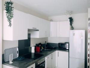 Appartements 2 pieces climatise avec balcon dans le vieil Antibes, residence avec ascenseur : photos des chambres