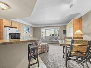 TL212 Telemark Lodge condo