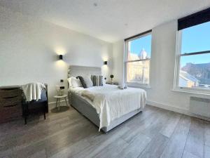 Sleek Stylish 1 Bedroom Leeds City Apartment
