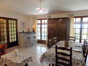 Villas Meschers sur Gironde - MAISON annees 70 - CENTRE-VILLE - plage des NONNES : photos des chambres