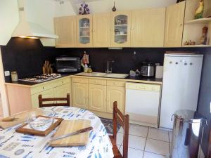 Villas Meschers sur Gironde - MAISON annees 70 - CENTRE-VILLE - plage des NONNES : photos des chambres