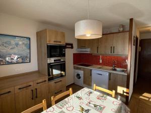 Beau studio cabine confortable aux Saisies, Sud, TV, lave-vaisselle, lave-linge - FR-1-293-141