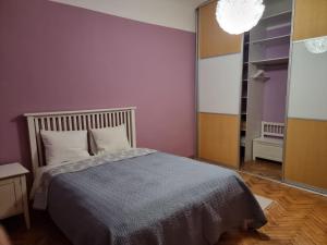 City Inn 2 Bedroom Apartment next to City Hall with parking