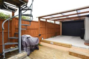 Air Maison - Family Home with Off-Road Parking