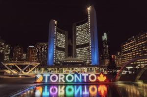 Toronto Entertainment District - King Bed Condo - Close to Core - Dome - Scotiabank - CNE - Fort York - Near King St W