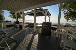 Condo 3 Historic Oneida Lakefront Sandcastle Way
