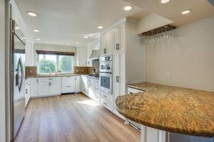 Huntington Beach Condo - Walk to the Ocean!