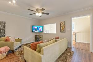 Cabin Style & Cozy Back Deck Near LakePoint PBR