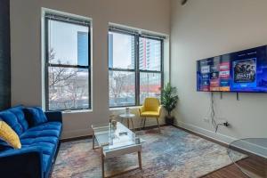 Chicago 2BR City Escape with Optional Parking Near McCormick Place, Navy Pier, Shedd Aquarium, and Millennium Park
