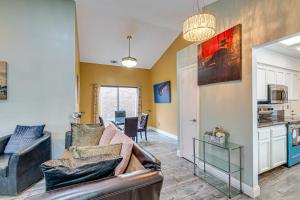 Cozy Antelope Home about 14 Mi to Sacramento!