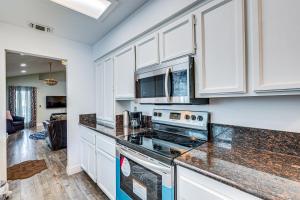 Cozy Antelope Home about 14 Mi to Sacramento!