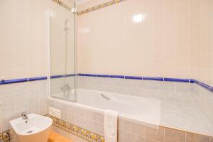 Villa Periquito 2BD Pool Fast WiFi AC Garden