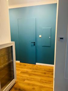 Sosnowy "3" ,Baseny Tropikalne, Ładowarka do elektryków, Faktura, Parking