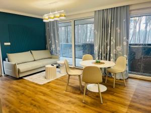 Sosnowy "3" ,Baseny Tropikalne, Ładowarka do elektryków, Faktura, Parking