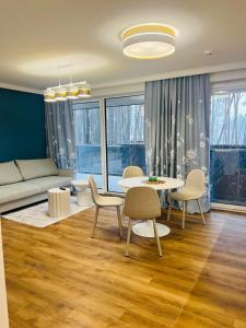 Sosnowy "3" ,Baseny Tropikalne, Ładowarka do elektryków, Faktura, Parking