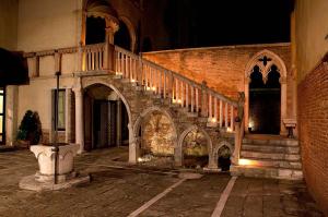 Palazzo Contarini Della Porta Di Ferro hotel, 
Venice, Italy.
The photo picture quality can be
variable. We apologize if the
quality is of an unacceptable
level.