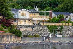 Oceanfront Villa - 彻梅纳斯