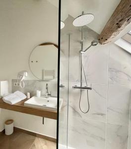 B&B / Chambres d'hotes La Demeure des Hotes 10 minutes de Disney : photos des chambres