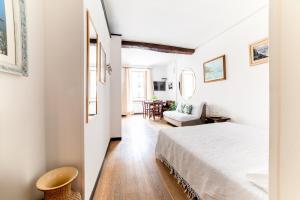 The Vernazza Main Plaza - Rooms & Suites