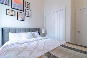 City Views and Convenient 3BR Suite for Group of 8 Guests Near McCormick, Shedd Aquarium, Museum Campus & Navy Pier