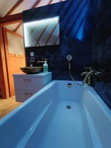 Jurta Na Skraju Lasu