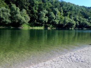 Holiday home with hot tube, near the river