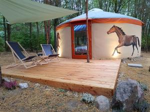 Jurta Na Skraju Lasu