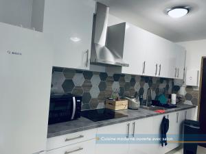 Appartement parisien neuf, moderne avec une grande salon, 2 chambres, 3 lits, parking gratuit, 15min de Paris et 13 min aéroport Orly