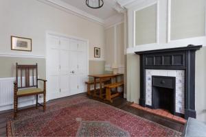 The Hearts Of Old 3 bedroom in the West End